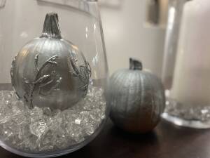 Photo: EASY CENTERPIECES WITH SPRAY PAINT