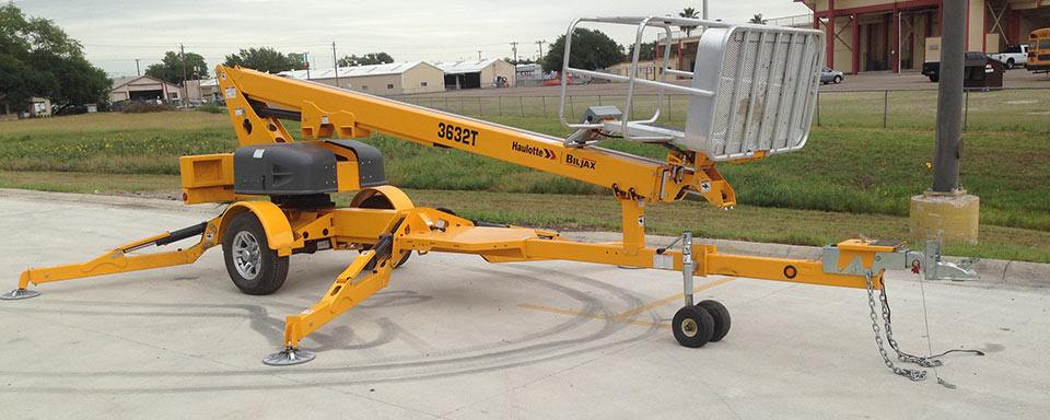 Towable boom lift