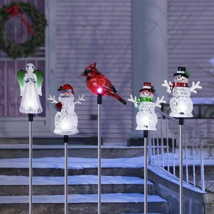 Alpine® RGG480ABB Solar Winter Iconic Holiday Garden Stakes