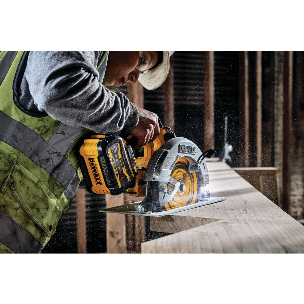 Dewalt® Dcs573b 20 Volt Max 7 1 4 Inch Brushless Cordless Circular Saw With Flexvolt® Advantage