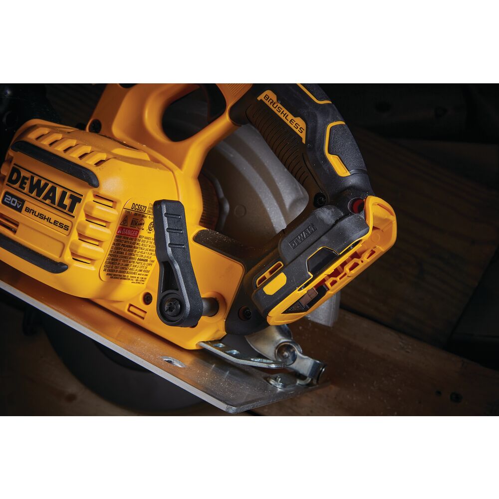 Dewalt® Dcs573b 20 Volt Max 7 14 Inch Brushless Cordless Circular Saw With Flexvolt® Advantage 