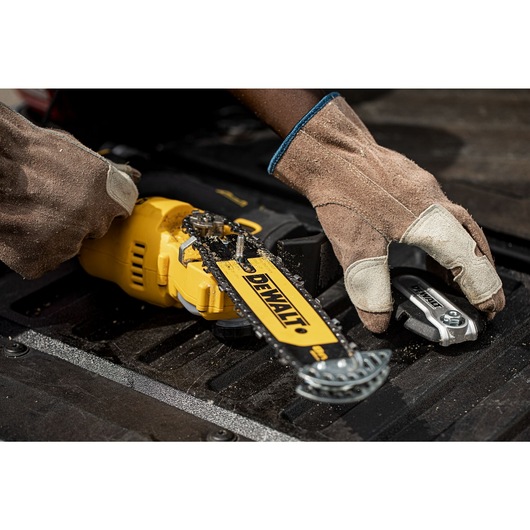 DeWALT® DCCS623L1 8Inch 20Volt* Max Brushless Cordless Pruning