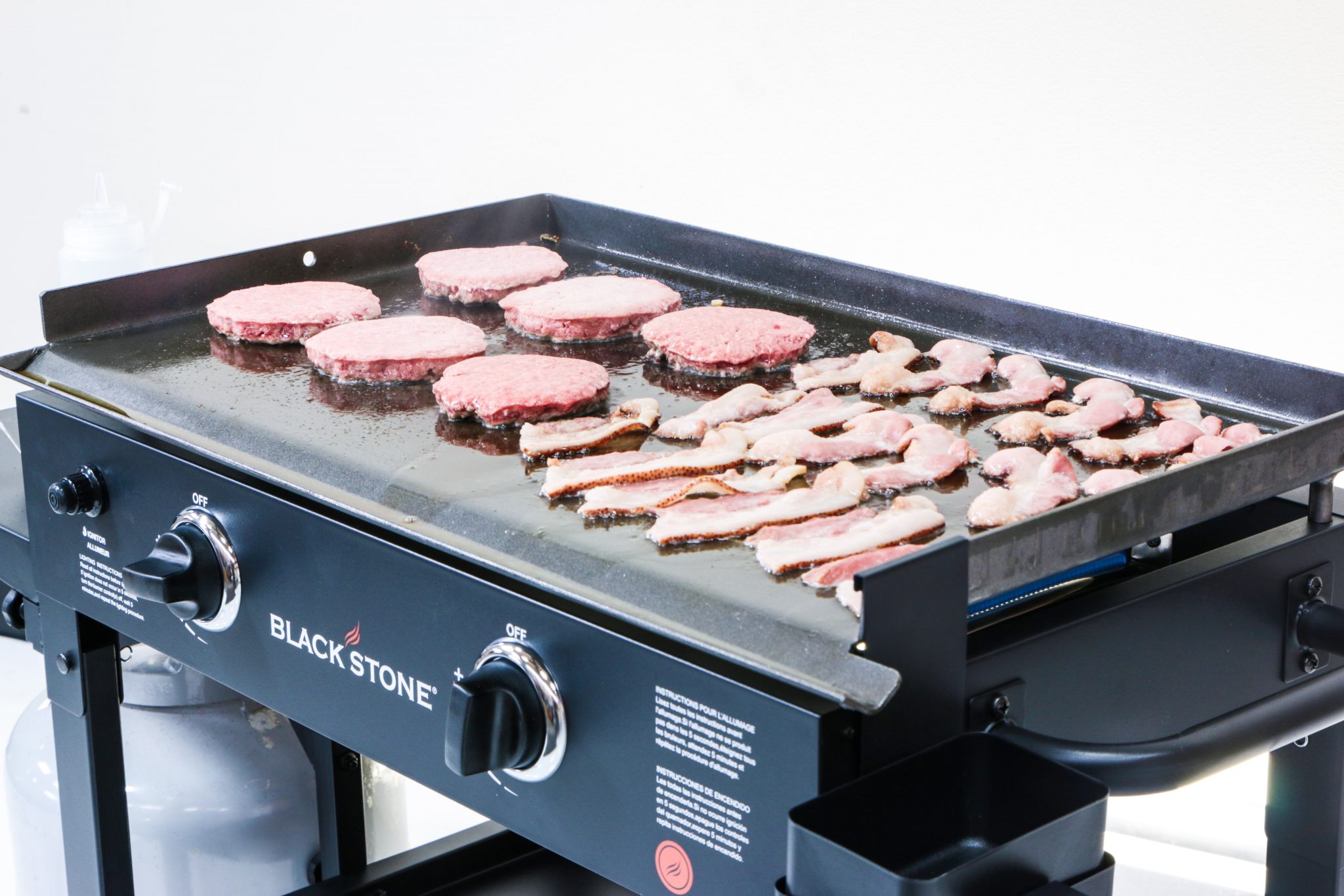 blackstone 28 inch outdoor flat top gas grill griddle station